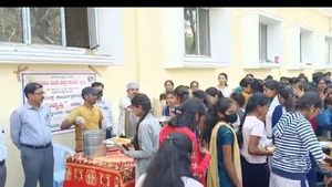 ಹೆಣ್ಣು ಮಕ್ಕಳ ಹಸಿವು ನೀಗಿಸುವ 'ಸಂತೃಪ್ತಿ': ಮಹಾರಾಣಿ ವಿಜ್ಞಾನ ಕಾಲೇಜಿನಲ್ಲಿ ವಿನೂತನ ಕಾರ್ಯ