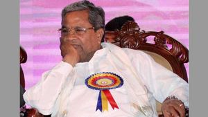 ಒಂದು ಕಡೆ ಸ್ಪರ್ಧಿಸಿದರೆ ಬಲವಿಲ್ಲ: ಸಿದ್ದರಾಮಯ್ಯ ರಾಜಕೀಯ ಭವಿಷ್ಯ ನುಡಿದ ಮನೆ ದೇವರು