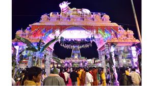 Suttur Jatra 2023 : ಇತಿಹಾಸ ಪ್ರಸಿದ್ಧ ಸುತ್ತೂರು ಜಾತ್ರೆಗೆ ಅದ್ಧೂರಿ ಚಾಲನೆ: ಶ್ರೀಮಠಕ್ಕೆ ಹರಿದು ಬಂದ ಭಕ್ತಸಾಗರ