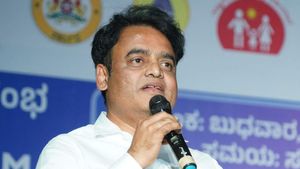 ಅಶ್ವತ್ಥ್‌ ನಾರಾಯಣ್‌ ರಾಜ್ಯದ ಜನತೆಯ ಮುಂದೆ ಕ್ಷಮೆಯಾಚಿಸಬೇಕು-ಕಾಂಗ್ರೆಸ್‌ ಮುಖಂಡರ ಆಗ್ರಹ