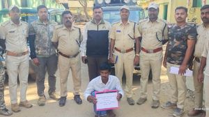 ವಿದ್ಯುತ್‌ ತಂತಿ ಬೇಲಿ ಸ್ಪರ್ಶಿಸಿ ಹುಲಿ ಸಾವು: ಕಳೇಬರವನ್ನು ಕಲ್ಲು ಕಟ್ಟಿ ಕೆರೆಗೆ ಎಸೆದ ಕಿಡಿಗೇಡಿಗಳ ಬಂಧನ