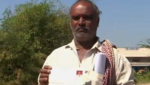 ರೈತರಿಗೆ ಶಾಕ್ ನೀಡಿದ ಬ್ಯಾಂಕ್‌ ನೋಟಿಸ್: ಸಾಲ ಮನ್ನಾ ನಂಬಿದ್ದವರಿಗೆ ಬರಸಿಡಿಲು