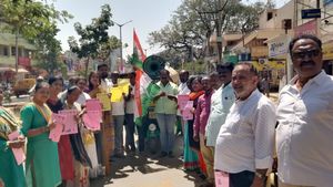 ಚಿಕ್ಕಬಳ್ಳಾಪುರದಲ್ಲಿ ಬಿಜೆಪಿ ವಿರುದ್ಧ ಪತ್ರ ಚಳವಳಿ ಪ್ರಾರಂಭಿಸಿದ ಕಾಂಗ್ರೆಸ್‌, ಪತ್ರದಲ್ಲಿರುವ ಅಂಶಗಳೇನು?