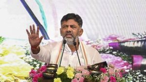 ಕಮಲ ಕೆರೆಯಲ್ಲಿದ್ದರೆ ಚಂದ, ತೆನೆ ಹೊಲದಲ್ಲಿದ್ದರೆ ಚಂದ, ದಾನ ಧರ್ಮ ಮಾಡುವ ಕೈ ಅಧಿಕಾರದಲ್ಲಿದ್ದರೆ ಚಂದ: ಡಿ ಕೆ ಶಿವಕುಮಾರ್