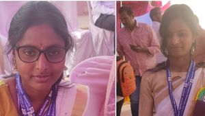 ದಾವಣಗೆರೆ ವಿವಿ ಹತ್ತನೇ ಘಟಿಕೋತ್ಸವ: ಐದು ಚಿನ್ನದ ಪದಕಕ್ಕೆ ಕೊರಳೊಡ್ಡಿದ ಕಾರ್ಮಿಕನ ಪುತ್ರಿ