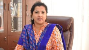IAS Transfer; ಕೊಪ್ಪಳ ಸಿಇಒ ಸೇರಿ ಇಬ್ಬರು ಅಧಿಕಾರಿಗಳ ವರ್ಗಾವಣೆ