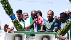 ರಾಣೇಬೆನ್ನೂರಿನಲ್ಲಿ ಜೆಡಿಎಸ್‌ ಪಂಚರತ್ನ ಯಾತ್ರೆ: ರೈತರ ಸಮಸ್ಯೆ ಆಲಿಸಿದ ಕುಮಾರಸ್ವಾಮಿ