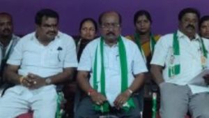 ಸುಧಾಕರ್‌ ನೀಡುವ ಕುಕ್ಕರ್, ಮಿಕ್ಸಿ, ಸ್ಟೌವ್‍ಗೆ ಮರುಳಾಗಬೇಡಿ: ಚಿಕ್ಕಬಳ್ಳಾಪುರ ಜನರಿಗೆ  ಕೆ.ಪಿ.ಬಚ್ಚೇಗೌಡ ಮನವಿ