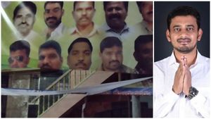 ಚಳ್ಳಕೆರೆ: ಜೆಡಿಎಸ್ ಫ್ಲೆಕ್ಸ್ ಹರಿದು, ವಾಹನಕ್ಕೆ ಕಲ್ಲು ಎಸೆತ, 'ರೌಡಿ ರಾಜಕೀಯ'ದ ಆರೋಪ