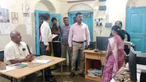 ಧಾರವಾಡ; ಲೋಕಾಯುಕ್ತರ ಮಿಂಚಿನ ಸಂಚಾರ, ವಿವಿಧ ಸರ್ಕಾರಿ ಕಚೇರಿಗೆ ಭೇಟಿ! 