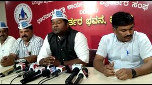  ಎಎಪಿಯಿಂದ ಅಭ್ಯರ್ಥಿಗಳ ಮೊದಲ ಪಟ್ಟಿ ಬಿಡುಗಡೆ: ಹುಬ್ಬಳ್ಳಿಯಿಂದ ಆಯ್ಕೆಯಾದ ಅಭ್ಯರ್ಥಿಗಳ ವಿವರ ತಿಳಿಯಿರಿ