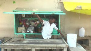  ಕಡೂರು: ಕ್ಯಾಂಟೀನ್ ಮಾಲೀಕನಿಂದ ಉಚಿತ ಆ್ಯಂಬುಲೆನ್ಸ್ ಸೇವೆ: ಇದರ ಹಿಂದಿನ ಉದ್ದೇಶ ಏನು?