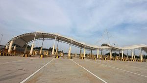 Bengaluru-Mysuru Expressway: ಏಕಾಎಕಿ ಟೋಲ್ ಸಂಗ್ರಹ, ಕೆಂಗೇರಿ-ಬಿಡದಿಗೆ 75ರೂ. ಕಡಿತ, ಸವಾರರು ಆಕ್ರೋಶ