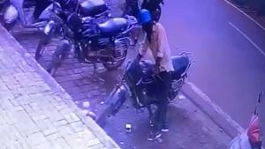  ಹುಬ್ಬಳ್ಳಿಯಲ್ಲಿ ಕ್ಷಣಾರ್ಧದಲ್ಲೇ ಮಾಯವಾಗ್ತಿವೆ ಬೈಕ್‌ಗಳು: ಪೊಲೀಸ್‌ ಕಮಿಷನರ್‌ ಹೇಳಿದ್ದೇನು?