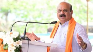ಗ್ಯಾರಂಟಿ ಕಾರ್ಡ್ ಯಾಕೆ?ಇವರ ಮಾತಿಗೆ ಗ್ಯಾರಂಟಿ ಇಲ್ವಾ: ಕಾಂಗ್ರೆಸ್‌ ವಿರುದ್ಧ ಸಿಎಂ ಬೊಮ್ಮಾಯಿ ವ್ಯಂಗ್ಯ