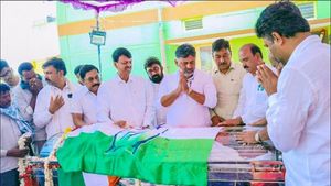  ಹೆಗ್ಗವಾಡಿ: ಭೂಮಾತೆಯ ಒಡಲು ಸೇರಿದ ಧ್ರುವನಾರಾಯಣ: ಮುಗಿಲು ಮುಟ್ಟಿದ ಕುಟುಂಬಸ್ಥರ ಆಕ್ರಂದನ