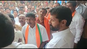  ಮೂಡಿಗೆರೆ: ಎಂ.ಪಿ. ಕುಮಾರಸ್ವಾಮಿಗೆ ಟಿಕೆಟ್‌ ನೀಡಬೇಡಿ: ಸಿ.ಟಿ.ರವಿ ಮನೆ ಮುಂದೆ ಕಾರ್ಯಕರ್ತರ ಆಕ್ರೋಶ
