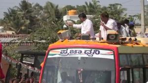 Karnataka Election 2023: ಪ್ರಜಾಧ್ವನಿ ಯಾತ್ರೆಯಲ್ಲಿ ಜನರ ಮೇಲೆ 500ರ ನೋಟುಗಳನ್ನು ಎಸೆದ ಡಿಕೆ ಶಿವಕುಮಾರ್