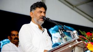 ಪ್ರಜಾಧ್ವನಿ ಯಾತ್ರೆಯಲ್ಲಿ ಹಣ ಎಸೆದ ಆರೋಪ: ಡಿಕೆ ಶಿವಕುಮಾರ್ ವಿರುದ್ಧ ಎಫ್‌ಐಆರ್ ದಾಖಲು