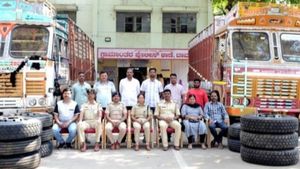 ಮಹಾರಾಷ್ಟ್ರ ಮೂಲದ ಗ್ಯಾಂಗ್‌ ಬಂಧನ: 30 ಲಕ್ಷ ರೂ ಮೌಲ್ಯದ ಗಾಲಿ, ಲಾರಿಗಳು ವಶ 