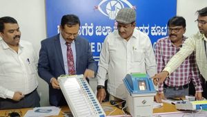 ಕರ್ನಾಟಕ ವಿಧಾನಸಭಾ ಚುನಾವಣೆ 2023: ದಾವಣಗೆರೆಯಲ್ಲಿ ಮತ ಚಲಾಯಿಸಲಿದ್ದಾರೆ 213 ಶತಾಯುಷಿಗಳು