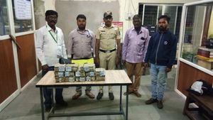 ರಾಜ್ಯದಲ್ಲಿ ಕುರುಡು ಕಾಂಚಾಣದ ಕುಣಿತ: ಕಾಗವಾಡ ಚೆಕ್ ಪೋಸ್ಟ್‌ನಲ್ಲಿ 70 ಲಕ್ಷ ರೂ. ವಶ