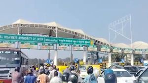 Bengaluru - Mysuru Expressway: ಮೈಸೂರು-ಬೆಂಗಳೂರು ಎಕ್ಸ್‌ಪ್ರೆಸ್‌ವೇನಲ್ಲಿ ಟ್ರಾಫಿಕ್ ಜಾಮ್: ಸವಾರರು ಸುಸ್ತೋಸುಸ್ತು 