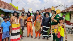  ಹಳ್ಳಿಯ ಬೀದಿ ಬೀದಿಗಳಲ್ಲಿ ಶಿವ, ಹನುಮ, ರಾಕ್ಷಸ: ಇದು ಗುಂಡ್ಲುಪೇಟೆಯ ಹೊಸ ತೊಡಕು ಸಂಭ್ರಮ 