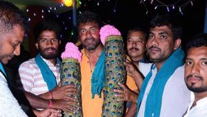ನವಿಲು ಗರಿಯ ಹಾರ ತಂದ ಸಂಕಷ್ಟ: ದರ್ಶನ್ ಪುಟ್ಟಣ್ಣಯ್ಯಗೆ ಬಂಧನ ಭೀತಿ
