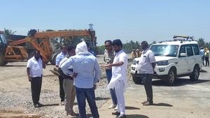  Bengaluru-Mysuru Expressway: ಬೂದನೂರು ಬಳಿ ಕಾಮಗಾರಿ ಪರಿಶೀಲಿಸಿದ ಸಂಸದ ಪ್ರತಾಪ್‌ ಸಿಂಹ- ಫೋಟೊಗಳಿವೆ ನೋಡಿ