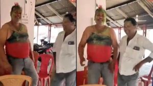 ಜಾರ್ಖಂಡ್: ಪೊಲೀಸ್ ಠಾಣೆಯೊಳಗೆ ಮದ್ಯ ಸೇವಿಸಿ ನೃತ್ಯ ಮಾಡಿದ ಪೊಲೀಸರು, ಐವರ ಅಮಾನತು 