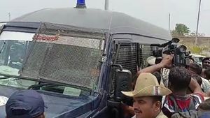 Bengaluru-Mysuru expressway: ಟೋಲ್‌ ಸಂಗ್ರಹ ವಿರೋಧಿಸಿ ಪ್ರತಿಭಟನೆ: ನಿಖಿಲ್‌ ಕುಮಾರಸ್ವಾಮಿ ಪೊಲೀಸರ ವಶಕ್ಕೆ