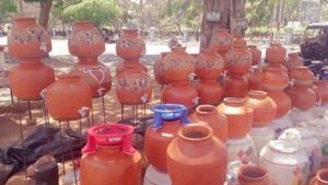  ಬೇಸಿಗೆ ಆಗಮನ: ರಾಯಚೂರು ಜಿಲ್ಲೆಯಲ್ಲಿ ಮಣ್ಣಿನ ಮಡಿಕೆಗೆ ಭಾರಿ ಬೇಡಿಕೆ: ಬೆಲೆಯ ವಿವರವನ್ನು ತಿಳಿಯಿರಿ?