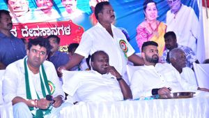 ಹಾಸನದಿಂದ ತಾಯಿಗೆ ಜೆಡಿಎಸ್‌​ ಟಿಕೆಟ್​ಗಾಗಿ ಪ್ರಜ್ವಲ್ ರೇವಣ್ಣ ರಾಜೀನಾಮೆ ಅಸ್ತ್ರ? 