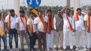  Bengaluru-Mysuru expressway: ಕಾಮಗಾರಿ ಪೂರ್ಣವಾಗದೇ ಹೇಗೆ ಉದ್ಘಾಟನೆ ಮಾಡ್ತೀರಾ?: ಕನ್ನಡ ಪರ ಸಂಘಟನೆಗಳ ಪ್ರಶ್ನೆ