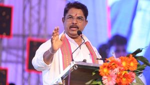ಗಾಯಗೊಂಡವರನ್ನು ತಮ್ಮ ಎಸ್ಕಾರ್ಟ್‌ ವಾಹನದಲ್ಲಿ ಆಸ್ಪತ್ರೆಗೆ ಕಳುಹಿಸಿಕೊಟ್ಟ ಸಚಿವ ಅಶೋಕ್