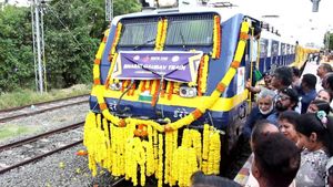 ಪ್ರವಾಸಿಗಳಿಗೆ ಸಿಹಿಸುದ್ದಿ: ಟೂರಿಸ್ಟ್ ರೈಲುಗಳ ಹೆಚ್ಚಳ- ಮಾರ್ಗ, ಪ್ರವಾಸಿ ತಾಣಗಳು, ವಿಶೇಷತೆ, ಪ್ರಮುಖ ವಿವರ ತಿಳಿಯಿರಿ