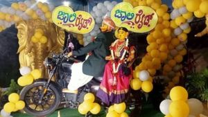 ಬುಲೆಟ್‌ನಲ್ಲಿ ಜಾಲಿ ರೈಡ್‌ ಹೊರಟ ರತಿ ಮನ್ಮಥ: ಚನ್ನಪಟ್ಟಣದಲ್ಲಿ ಹೋಳಿ ಸಂಭ್ರಮ 