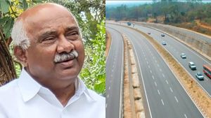 Bengaluru Mysuru Expressway ಟೋಲ್ ಸಂಗ್ರಹ: ಬಿಜೆಪಿ ಮುಖಂಡ ಎಚ್‌.ವಿಶ್ವನಾಥ್‌ ನೇತೃತ್ವದಲ್ಲಿ ಪ್ರತಿಭಟನೆ