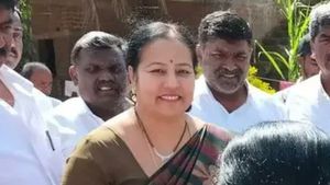 Hassan JDS Ticket : ಹಾಸನ ಟಿಕೆಟ್‌: ನಿರ್ಧಾರ ಬದಲಿಸದ ಭವಾನಿ ರೇವಣ್ಣ, ದೇವೇಗೌಡರ ನಿರ್ಧಾರವೇನು? 