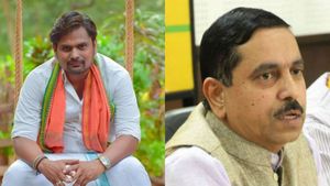  ಧಾರವಾಡದಲ್ಲಿ ಬಿಜೆಪಿ ಯುವ ಮುಖಂಡನ ಹತ್ಯೆ: ಹಂತಕರನ್ನು ಸುಮ್ಮನೆ ಬಿಡುವ ಮಾತೇ ಇಲ್ಲ ಎಂದ ಪ್ರಹ್ಲಾದ್‌ ಜೋಶಿ