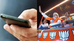 Mobile Thrown At PM Modi : ಪ್ರಧಾನಿ ಮೋದಿ ರೋಡ್ ಶೋನಲ್ಲಿ ಹೂವು ಬದಲು ಮೊಬೈಲ್ ಎಸೆದ ಅಪರಿಚಿತ: ಭದ್ರತಾ ಲೋಪ