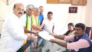 ಟಿ.ನರಸೀಪುರ: ಡಾ.ರೇವಣ್ಣ ನಾಮಪತ್ರ ಸಲ್ಲಿಕೆ, ದೀನ ದಲಿತರಿಗೆ ನೀವು ಮಾಡಿದ್ದೇನು?: ಕಾಂಗ್ರೆಸ್‌ಗೆ ಬೊಮ್ಮಾಯಿ ಪ್ರಶ್ನೆ