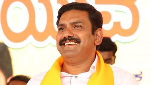 ವಿಜಯೇಂದ್ರ ವಿರುದ್ಧ ಕೈ ಅಭ್ಯರ್ಥಿ; ಸಿದ್ದರಾಮಯ್ಯ ಮನೆ ಮುಂದೆ ಗಲಾಟೆ! 