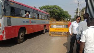 ಮೈಸೂರು: ಕೆಎಸ್‌ಆರ್‌ಟಿಸಿ ಬಸ್‌ನಲ್ಲಿ ದಾಖಲೆ ಇಲ್ಲದ 11.79 ಲಕ್ಷ ರೂ ವಶ
