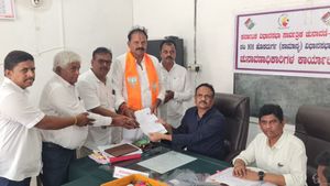 Chitradurga Nomination:ಚಿತ್ರದುರ್ಗ ಜಿಲ್ಲೆಯಲ್ಲಿ ನಾಮಪತ್ರ ಸಲ್ಲಿಸಿದ ಅಭ್ಯರ್ಥಿಗಳ ವಿವರ