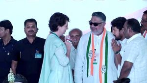 Priyanka Gandhi: ದರ್ಶನ್‌ ಧ್ರುವನಾರಾಯಣ್‌ ಮಾತನಾಡಿಸಿದ ಪ್ರಿಯಾಂಕಾ ಗಾಂಧಿ 