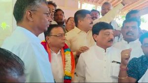  ಕೈ ತಪ್ಪಿದ ಧಾರವಾಡ ಗ್ರಾಮೀಣ ಕ್ಷೇತ್ರದ ಬಿಜೆಪಿ ಟಿಕೆಟ್‌:  ತವನಪ್ಪ ಅಷ್ಟಗಿಯ ಮುಂದಿನ ನಡೆ ಏನು?, ಇಲ್ಲಿದೆ ವಿವರ