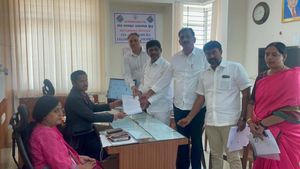DK Suresh Property: ಕನಕಪುರ ಕ್ಷೇತ್ರದ ಪಕ್ಷೇತರ ಅಭ್ಯರ್ಥಿ ಡಿಕೆ ಸುರೇಶ್ ಆಸ್ತಿ ವಿವರ; 88 ಕೋಟಿ ರೂ. ಸಾಲ