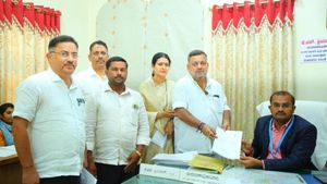  ದಾವಣಗೆರೆ ಉತ್ತರ ಕ್ಷೇತ್ರದ ಕಾಂಗ್ರೆಸ್‌ ಅಭ್ಯರ್ಥಿ ಎಸ್‌.ಎಸ್‌.ಮಲ್ಲಿಕಾರ್ಜುನ್‌ ನಾಮಪತ್ರ ಸಲ್ಲಿಕೆ
